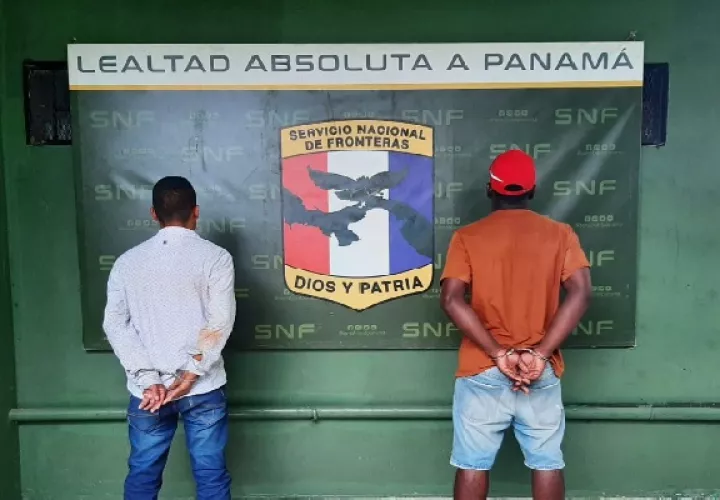 La retención de los dos ciudadanos colombianos ocurrió en el sector de Paso Canoas por unidades del Servicio Nacional de Fronteras. Foto.José Vásquez
