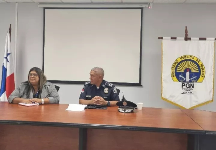Varios estamentos de seguridad y del Ministerio de Edicación se reunieron para tratar el tema de las armas en los colegios. Foto. Diomedes Sánchez