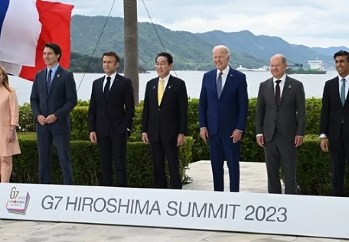 Fotografía de familia de los participantes en la cumbre del G7 que se celebra en Hiroshima. Foto: EFE