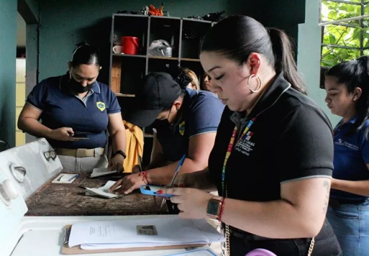 Durante el operativo se notificó a los propietarios de los negocios que tienen tres días laborables para presentar sus descargos. Foto. José Vásquez