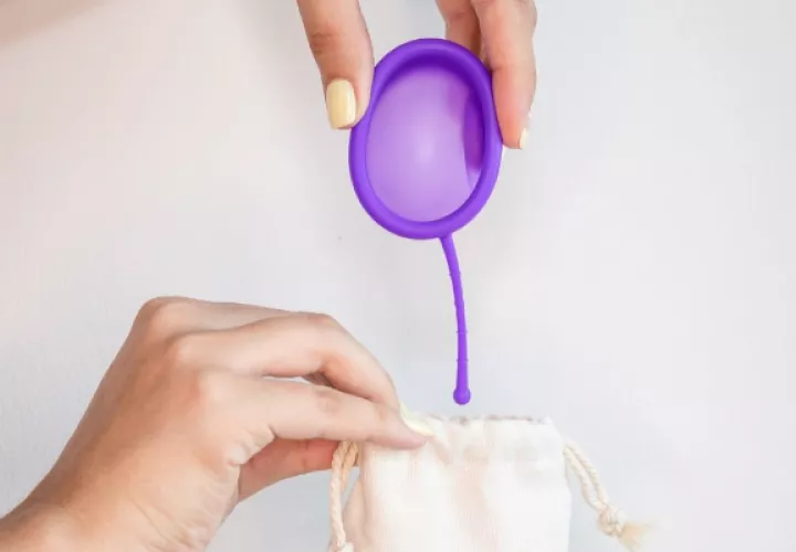 El disco menstrual debe quedar debajo del cérvix. Foto: Instagram / @amapolapanama