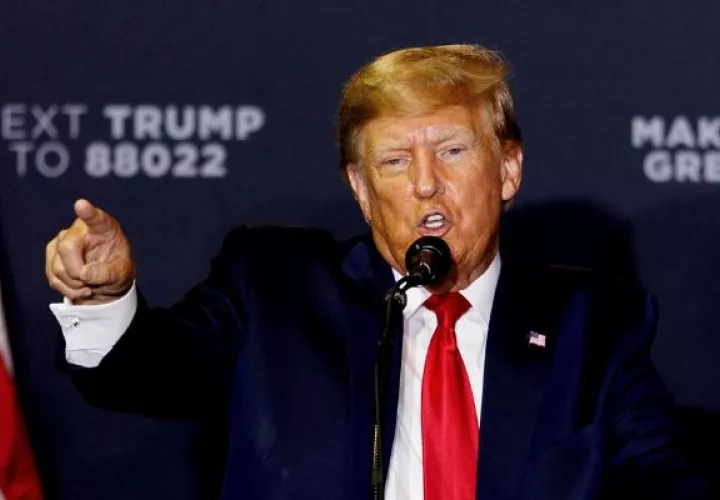 "Juro por mis hijos que no tengo ni idea de quién es esta mujer", dijo el republicano Donal Trump. Foto: EFE