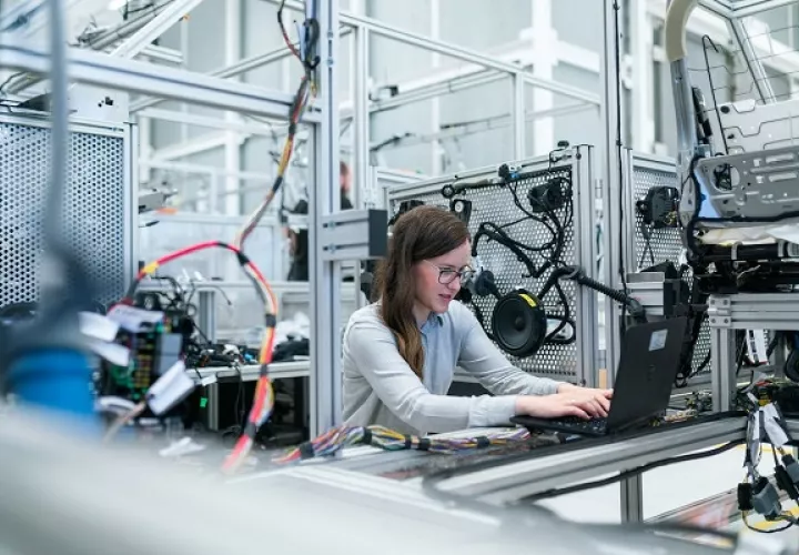 El estudio Talento TI: Competitividad STEM en América Latina indica que el  80% de los empleos será reemplazados por perfiles STEM. Foto: Pexels