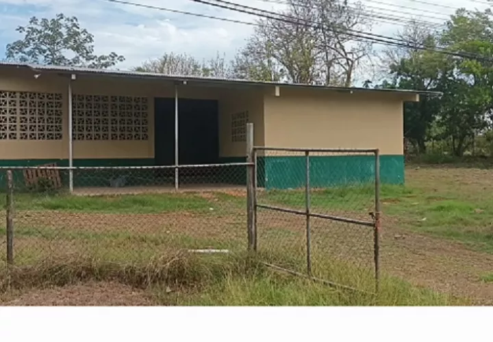 Se presume que en este depósito hay más de 400 frijoles en deterioro. Foto: Melquiades Vásquez