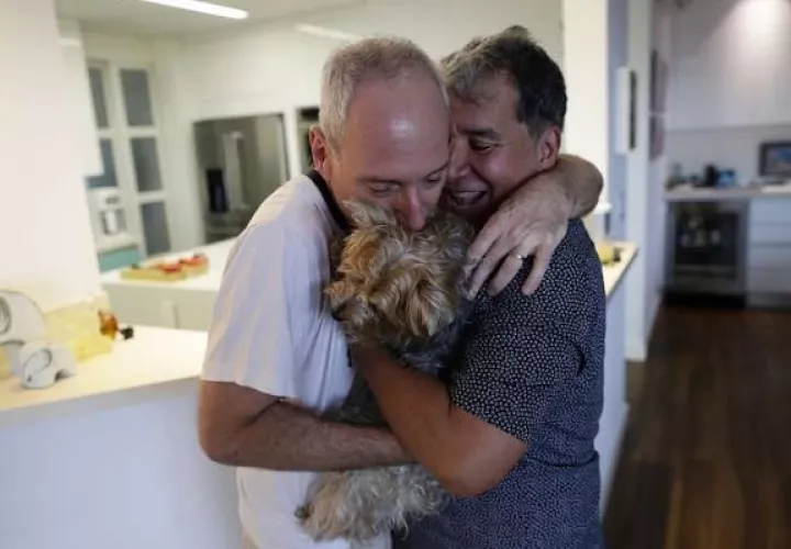 Parejas homosexuales enfrentan trabas en Panamá. Foto: EFE