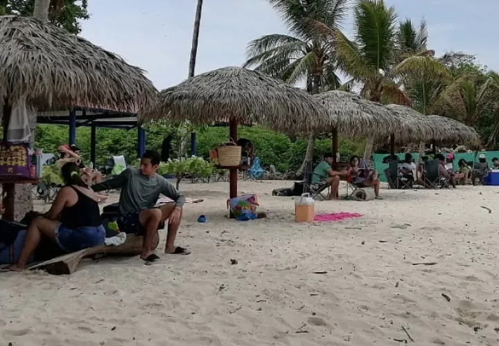El visitante debe llevar todo lo que necesite para pasar un día de playa, el cual termina alrededor de las 3:00 p.m. Fotos: Thays Domínguez