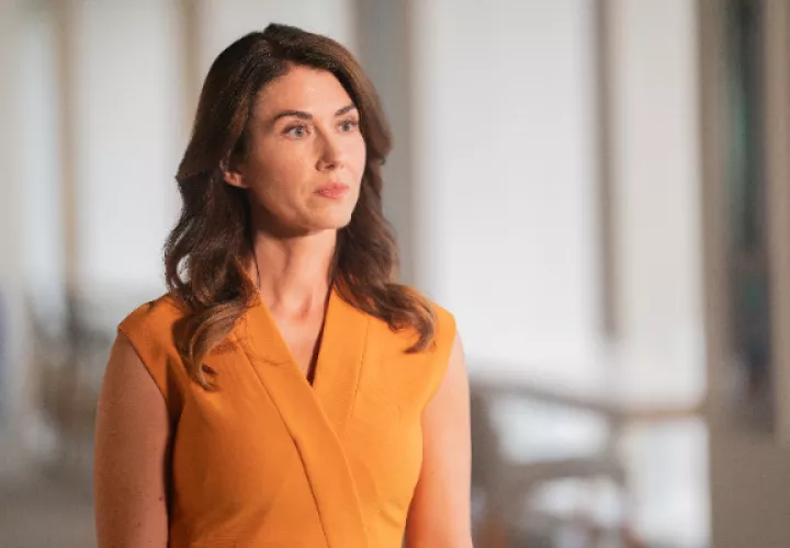 Jewel Staite interpreta a Abby, una abogada que tiene problemas con el alcohol. Foto: Cortesía