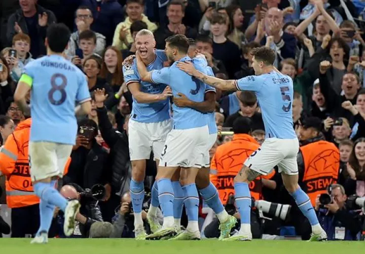 Jugadores del Manchester City festejan. Foto: EFE