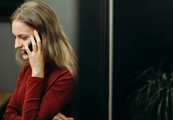 Los celulares son parte común de la vida de muchas personas. Foto: Pexels