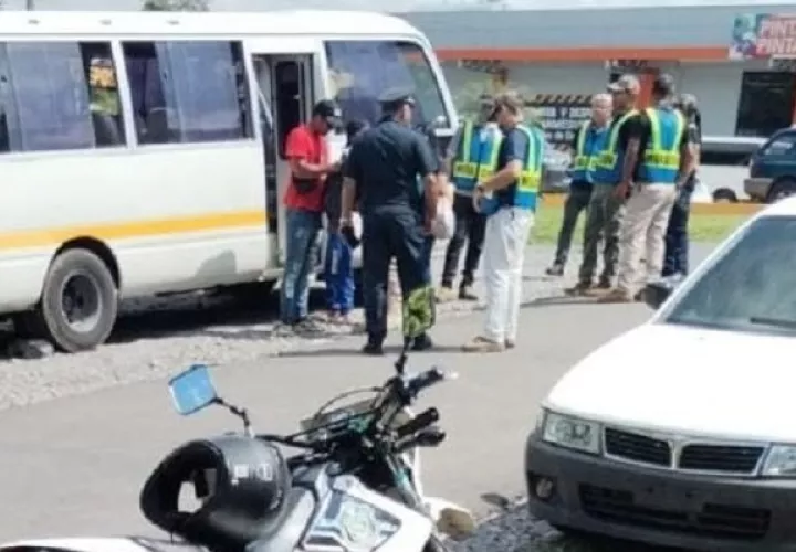 Los aprehendidos fueron trasladados en bus desde el Bugaba a Paso Canoas. Foto: José Vásquez