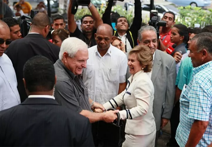 Ricardo Martinelli y Mireya Moscoso. Archivo.
