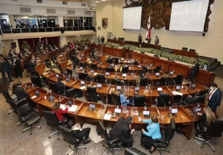 En la Asamblea Nacional de Diputados la  participación de las mujeres todavía es baja. Foto: AN