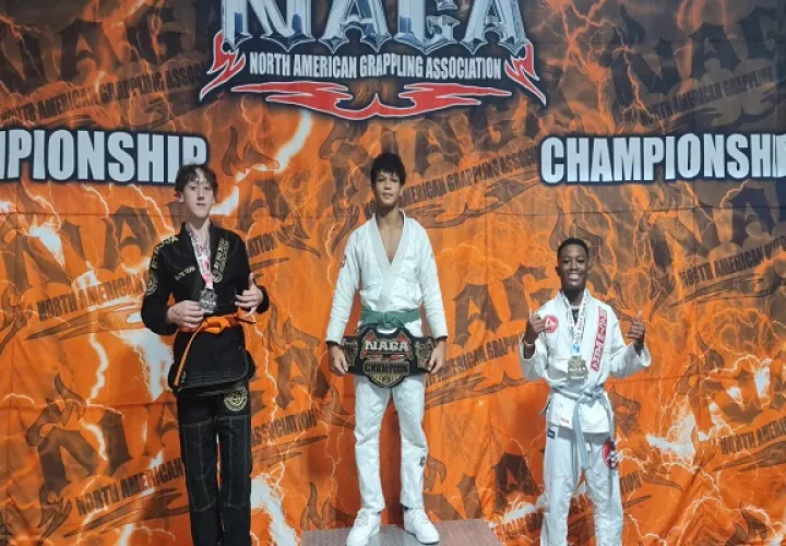 Lucas Goldner  se cuelga el oro en Jiu-Jitsu. Foto: Cortesía