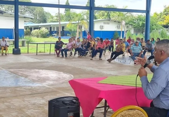 Los acudientes señalaron que el plantel tiene muchas necesidades. Foto: Thays Domínguez