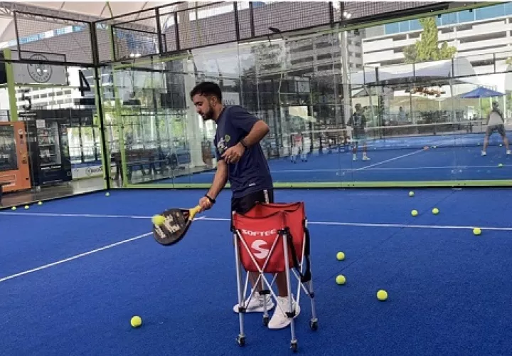 12 canchas para jugar al pádel.