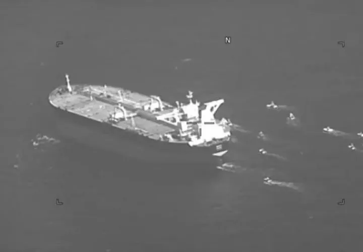 Barco petrolero con bandera panameña. Foto: Cortesía