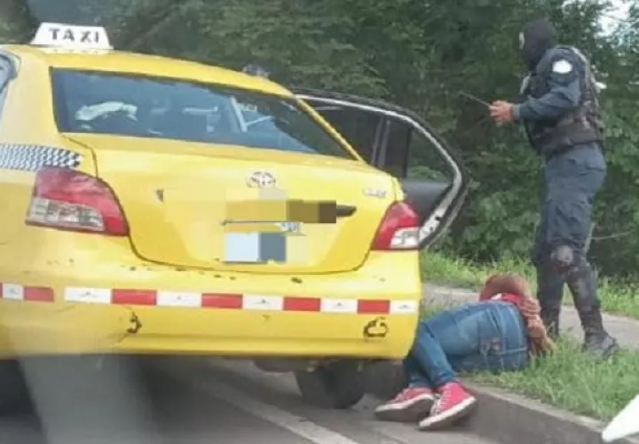 En el punto donde se retiene el vehículo taxi hay cámaras de video vigilancia. Foto: José Vásquez