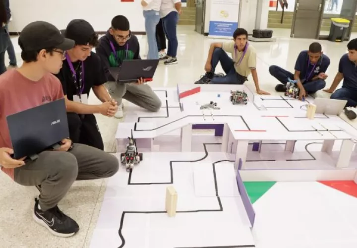 La RoboCupJunior es un espacio en que los estudiantes y mentores aprenden a resolver problemas y desafíos con trabajo en equipo.