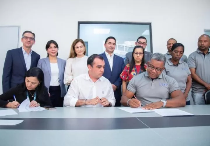 Ambas parte lograron el acuerdo con mediación del Mitradel. Foto: Cortesía Mitradel