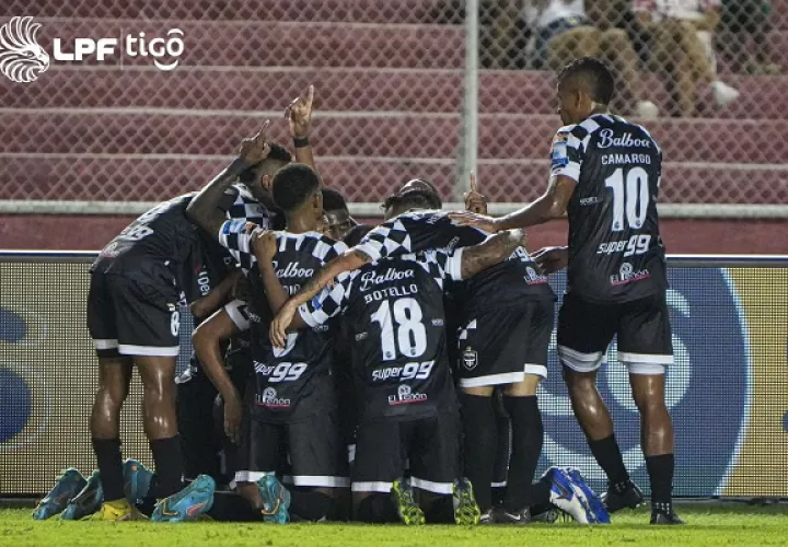 Tauro venció a Sporting en el partido de ida de las semifinales. Foto: LPF