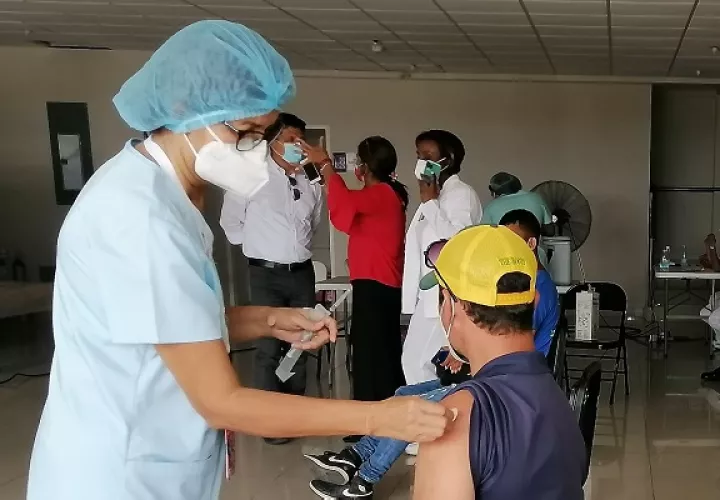 La vacuna para contrarrestar al virus de la Influenza está disponible para toda la población. Foto. Thays Domínguez