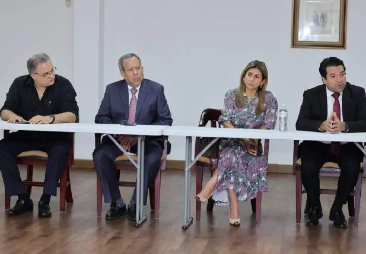 El presidente del Colegio de Abogados, Juan Carlos Aarúz recomendó acudir al Tribunal de Integridad y Transparencia.