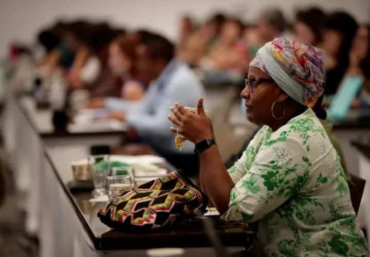 Las expertas debaten sobre la criminalización del aborto en algunos países de la región y la violación del secreto profesional.