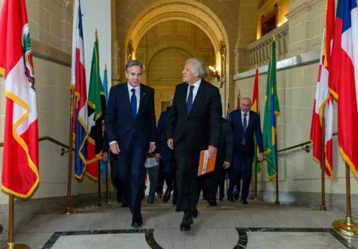El secretario de Estado de Estados Unidos, Antony Blinken, y el secretario de la OEA.