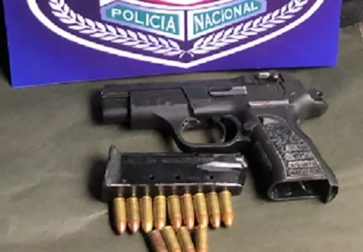 Un hombre fue detenido por posesión de arma de juego en Villa del Caribe. Foto: Diomedes Sánchez ,