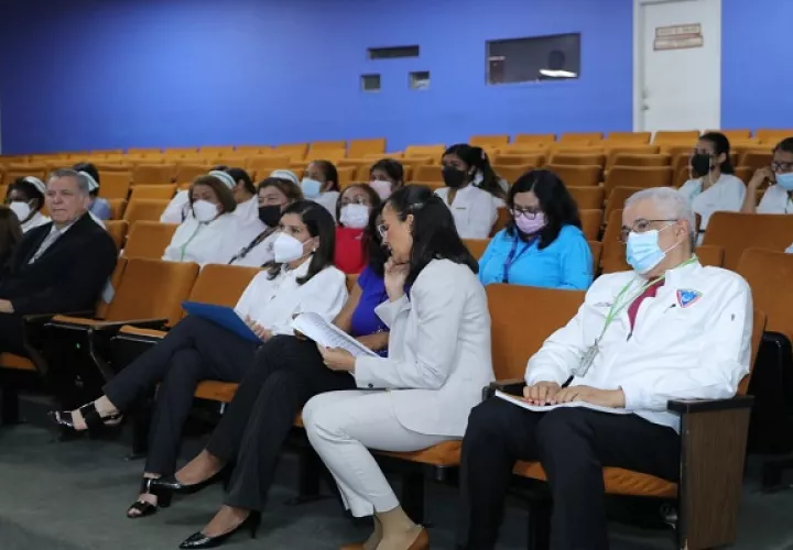 Este miércoles se lanzó el curso de calidad y procesamiento de leche humana pasteurizada. Foto: Cortesía Minsa