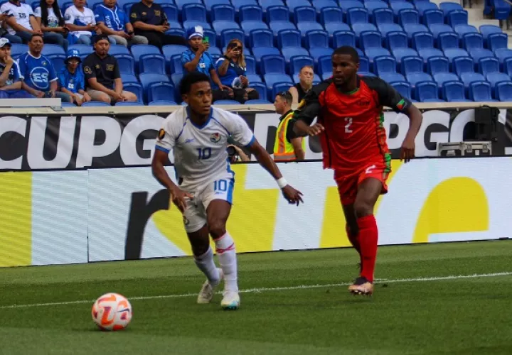 Edgar Yoel Bárcenas (izq.), fue importante en el ataque de Panamá. Fepafut