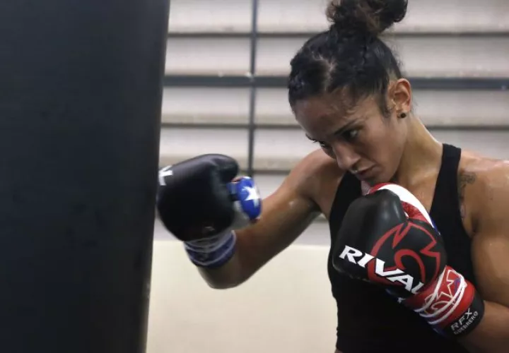 Mujeres y hombres, adultos y jóvenes, se suman a la experiencia del boxeo que ofertan escuelas profesionales y polideportivos. Juan Ignacio Roncoroni/EFE