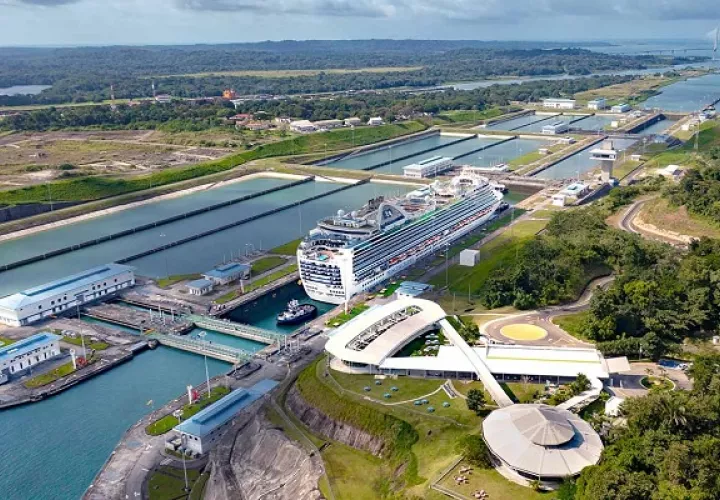 Actualmente hay una disminución en el tránsito de buques, que la administración atribuye a la estacionalidad. Foto: Canal de Panamá