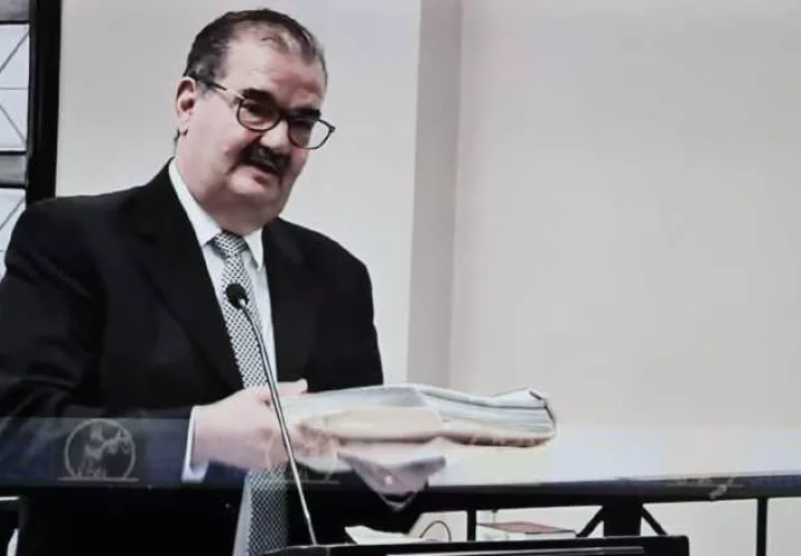 Carlos Carrillo forma parte de la defensa del expresidente Ricardo Martinelli. 