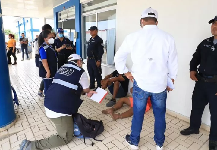 La defensoría del Pueblo verifico la situación de las personas detenidas. Foto. Cortesía Defensoría del Pueblo