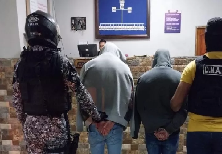 En el operativo  "Fortuna", fueron detenidos dos hombres con dulces ilícitos. Foto. Proteger y Servir