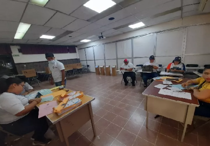 En la provincia de Chiriquí el mayor centro de votación fue la Escuela de Loma Colorada, en David. Foto. José Vásquez