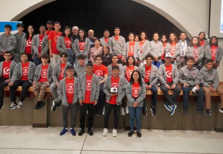 Los 5 estudiantes con el mejor desempeño durante la OliPaCE serán premiados y competirán a nivel internacional.