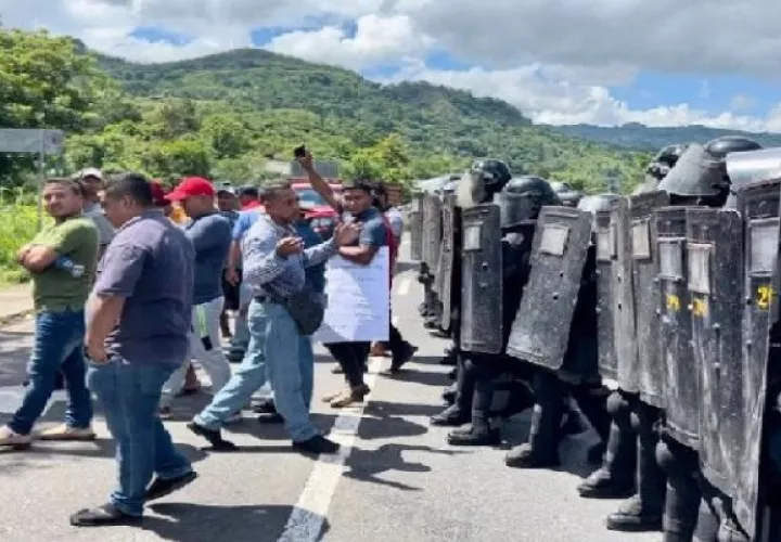 Cierre de calles en Viguí, provincia de Chiriquí. Foto: Cortesía