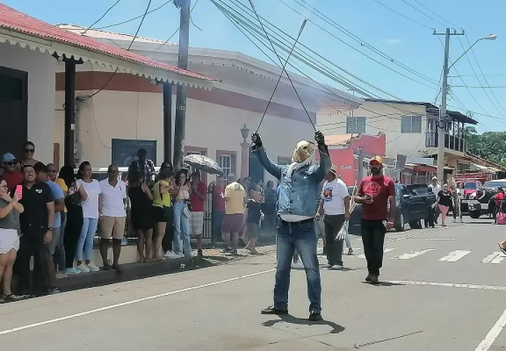 Se trata de una actividad festiva y religiosa, que mezcla la devoción hacia el Cuerpo de Cristo con las danzas propias de la región. Foto. Diomedes Sánchez
