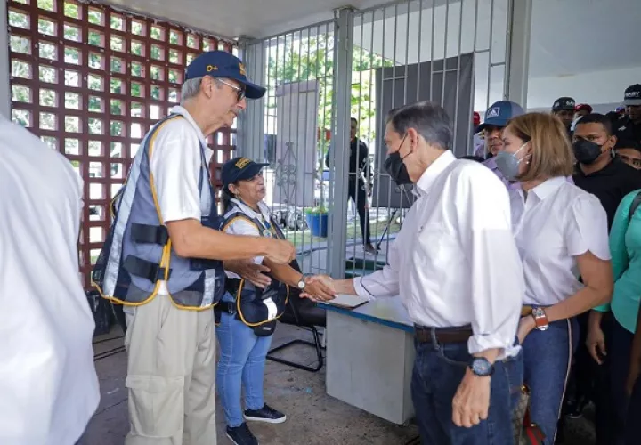 Cortizo votó en el colegio Richard Neumann, en Paitilla. Foto: Twitter