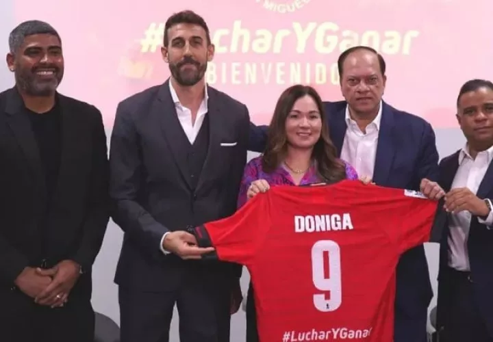 Gabriel 'Gavilán' Gómez (izq.) junto a David Dóniga en su presentación como nuevo técnico del Sporting. Foto. Instagram 