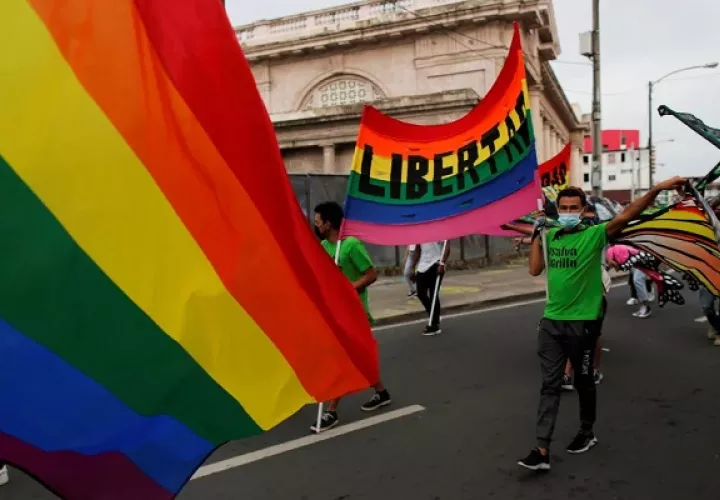 Las narrativas promotoras piden  luchar contra la violencia y la discriminación que sufren las personas de la comunidad.  Foto: EFE