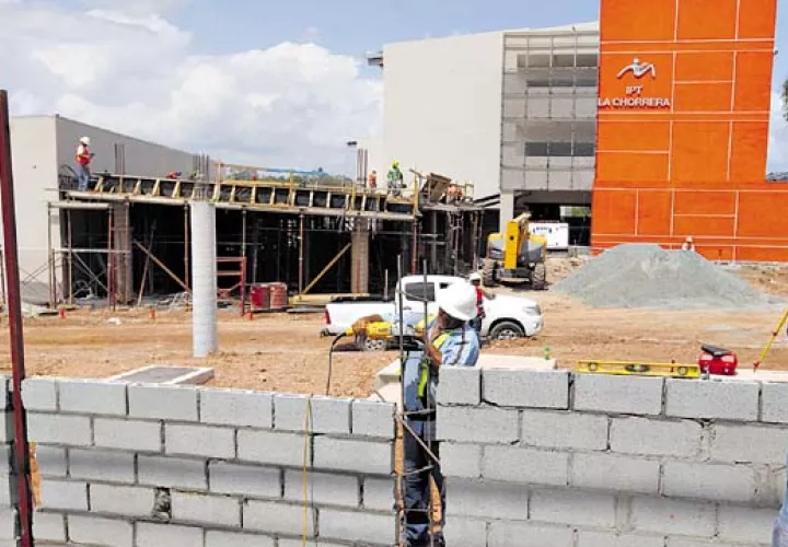 Una institución que se ve obligada a aplicar fianza de cumplimiento es el Ministerio de Educación por fallas de contratistas con proyectos. Foto: Archivo