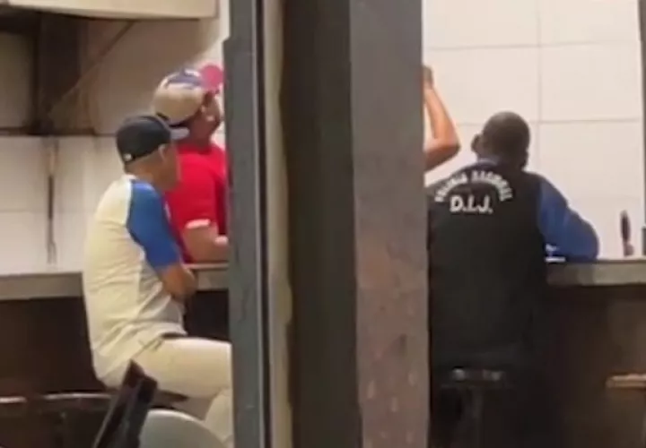 La Policía Nacional llegó al lugar donde acordonaron todo el área. Foto: Diomedes Sánchez