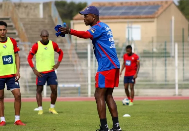 Jorge Dely Valdés durante los entrenamientos con miras a su debut contra Costa de Marfil. Fepafut