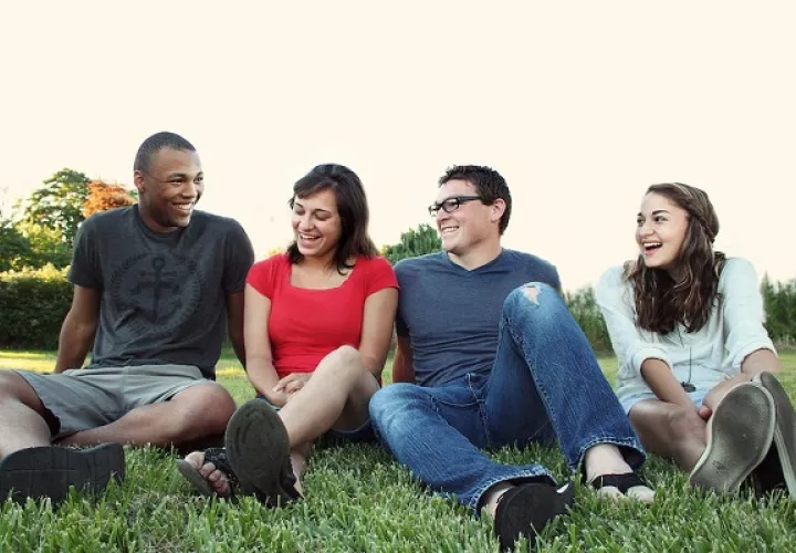 El programa busca dotar a los jóvenes de competencias que los ayuden a implementar iniciativas que den respuesta a desafíos sociales. Foto: Pexels