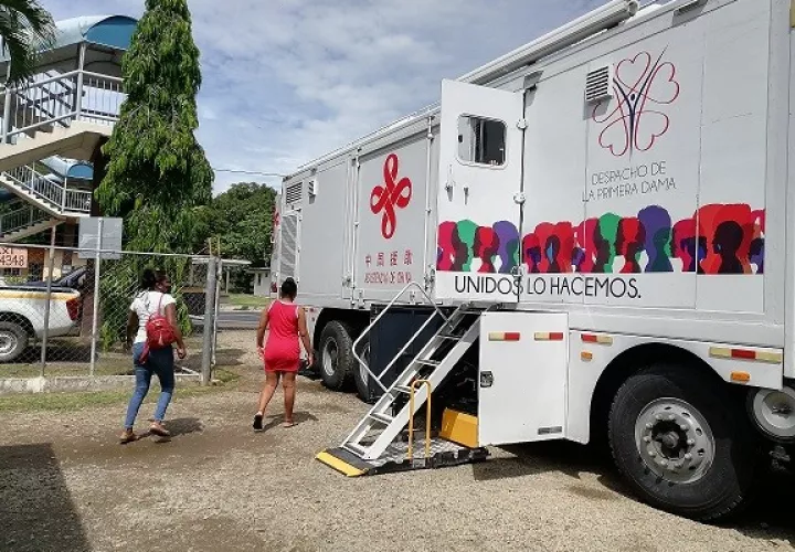 La clínica móvil estará instalada en el centro de salud de Santa María hasta el miércoles 28 de junio. Foto: Thays Domínguez