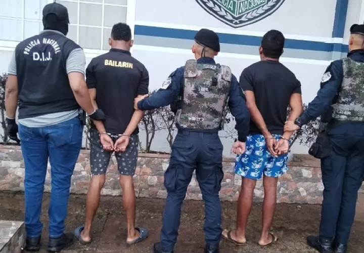 El operativo fue llevado a cabo por unidades de la Policía Nacional (PN) y de la Fiscalía de Homicidio y Femicidio de la regional del Ministerio Público (MP) en esta provincia. Foto. Eric Montenegro