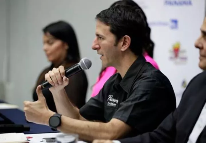  El ministro de Turismo de Panamá, Iván Eskildsen, habla durante una conferencia de prensa. Foto: EFE